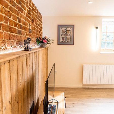The Stable Apartment Кентърбъри Екстериор снимка
